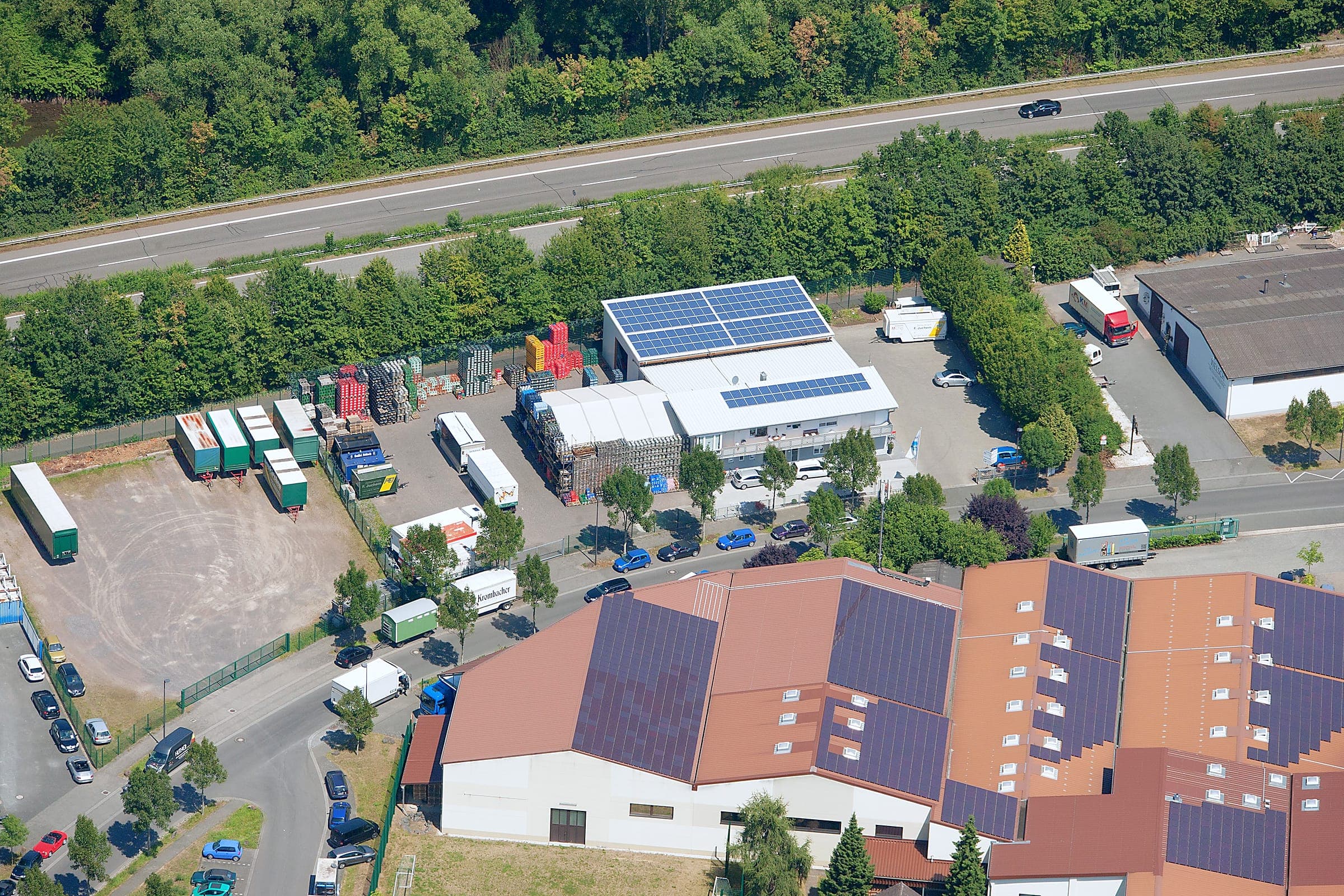 Aerial view of the Zeltverleih Juchem yard in the Heimersheim industrial estate, with warehouses and vehicle fleet